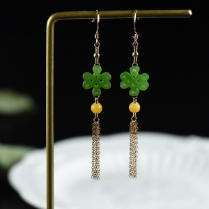 18K山料和田碧玉中国结耳坠