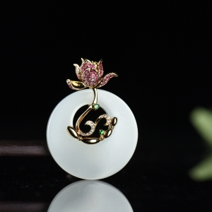 18K山料和田白玉出水芙蓉吊坠