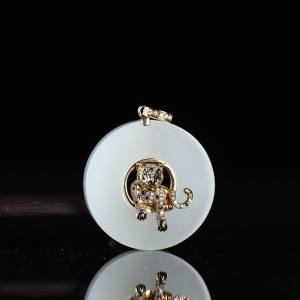 18K山料和田白玉金钱豹吊坠