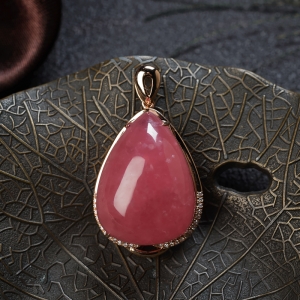 18K红纹石水滴吊坠