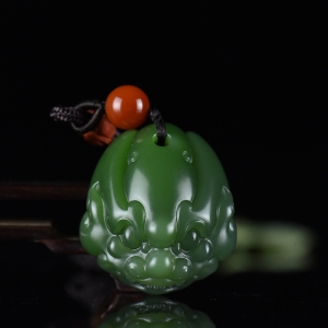 山料和田碧玉守护吊坠