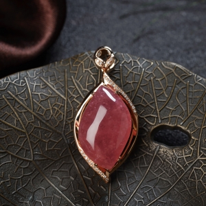 18K红纹石随形吊坠
