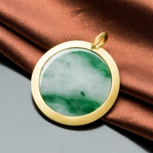 9K糯冰种飘翠翡翠吊坠