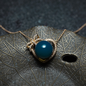 18K天空蓝多米蓝珀心形项链