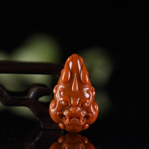 柿子红南红兽面吊坠