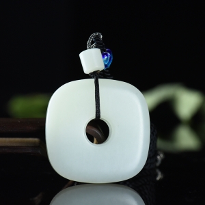 籽料和田白玉方平安扣吊坠