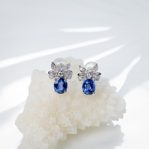 18K蓝色蓝宝石耳钉