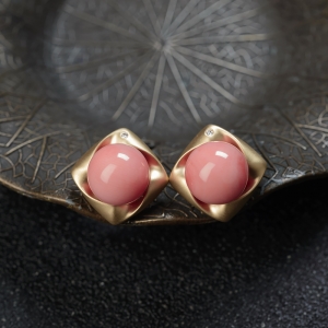 18K深水珊瑚圆珠耳钉