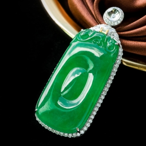 18K冰种阳绿翡翠福贝吊坠