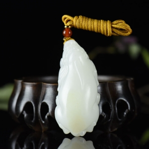 籽料和田白玉貔貅吊坠