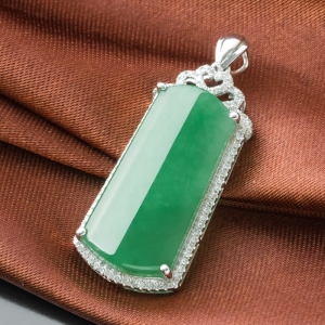 18K糯冰种苹果绿翡翠吊坠