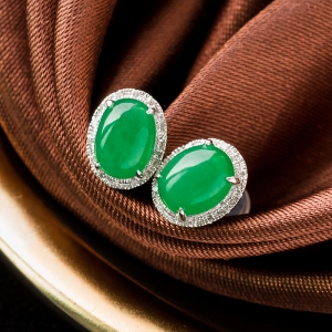 18K糯冰种翠绿翡翠耳钉