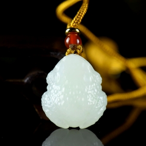 山料和田羊脂白玉金蟾吊坠