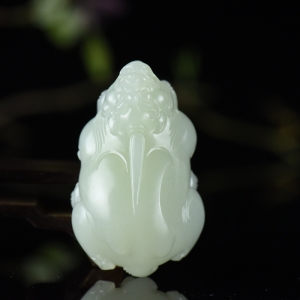 籽料和田白玉貔貅吊坠