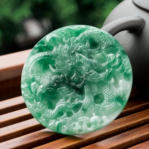 糯冰种飘翠翡翠龙腾四海吊坠