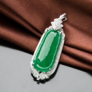 18K糯冰种翠绿翡翠吊坠
