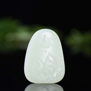 籽料和田白玉蝶恋花吊坠