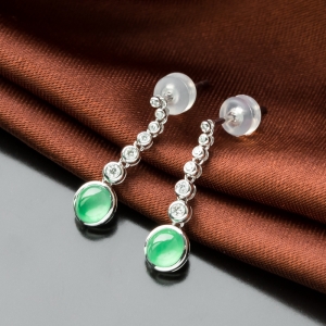 18K冰种翠绿翡翠耳坠