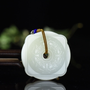 籽料和田白玉守护平安扣吊坠