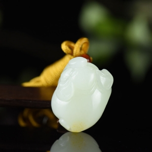 籽料和田白玉福猪吊坠