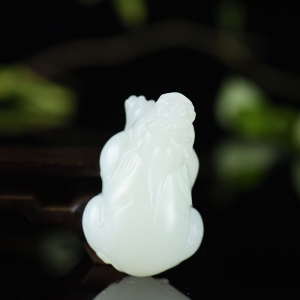 山流水料和田羊脂白玉貔貅吊坠