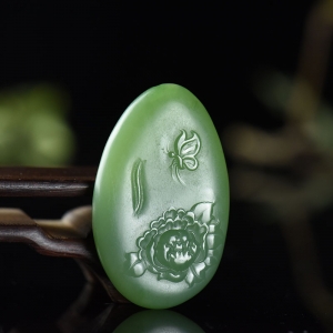 山料和田碧玉花开富贵吊坠