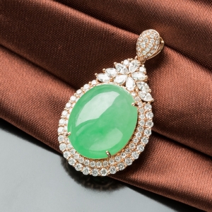 18K冰种浅绿翡翠吊坠