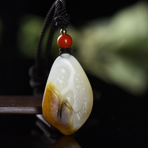 俏色籽料和田白玉悟道吊坠
