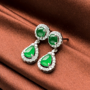 18K冰种翠绿翡翠耳坠