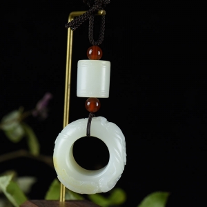 籽料和田白玉飞龙在天玉琮吊坠