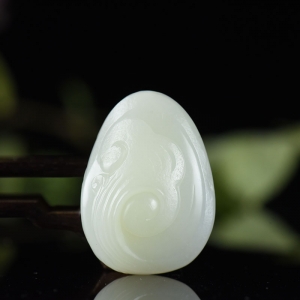 籽料和田白玉如意吊坠