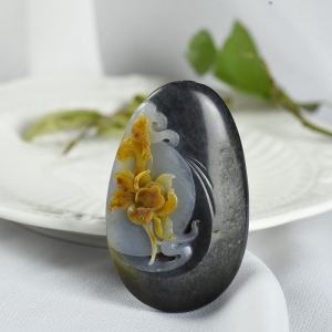 籽料和田玉青花花开富贵吊坠