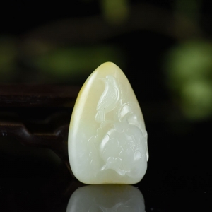 籽料和田白玉花开富贵吊坠