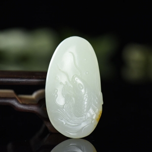 籽料和田白玉年年有余吊坠