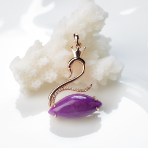 18K舒俱来天鹅吊坠