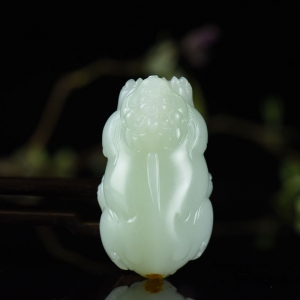 籽料和田白玉貔貅手把件
