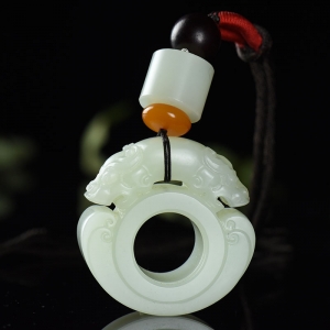 籽料和田白玉双龙戏珠玉琮手把件