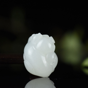 山料和田白玉福猪吊坠