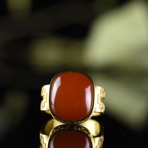 18K柿子红南红戒指