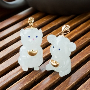 18K糯冰种翡翠动物吊坠（单件）