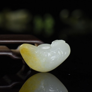 籽料和田白玉数钱吊坠