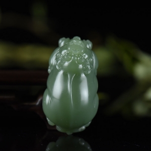 山料和田碧玉貔貅吊坠