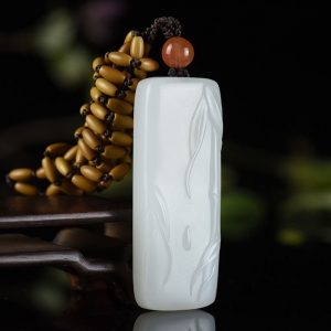 籽料和田白玉祝福吊坠