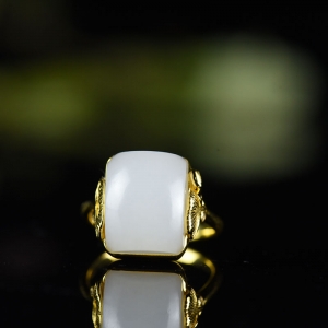 18K籽料和田白玉银杏戒指