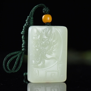 籽料和田白玉龙之守护吊坠