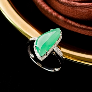 18K糯冰种苹果绿翡翠戒指