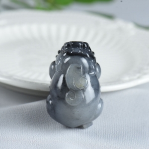 山料和田玉青花貔貅吊坠