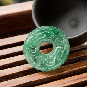 糯冰种飘翠翡翠仿古龙吊坠