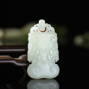 籽料和田白玉守护吊坠