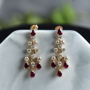 18K鸽血红红宝石耳坠